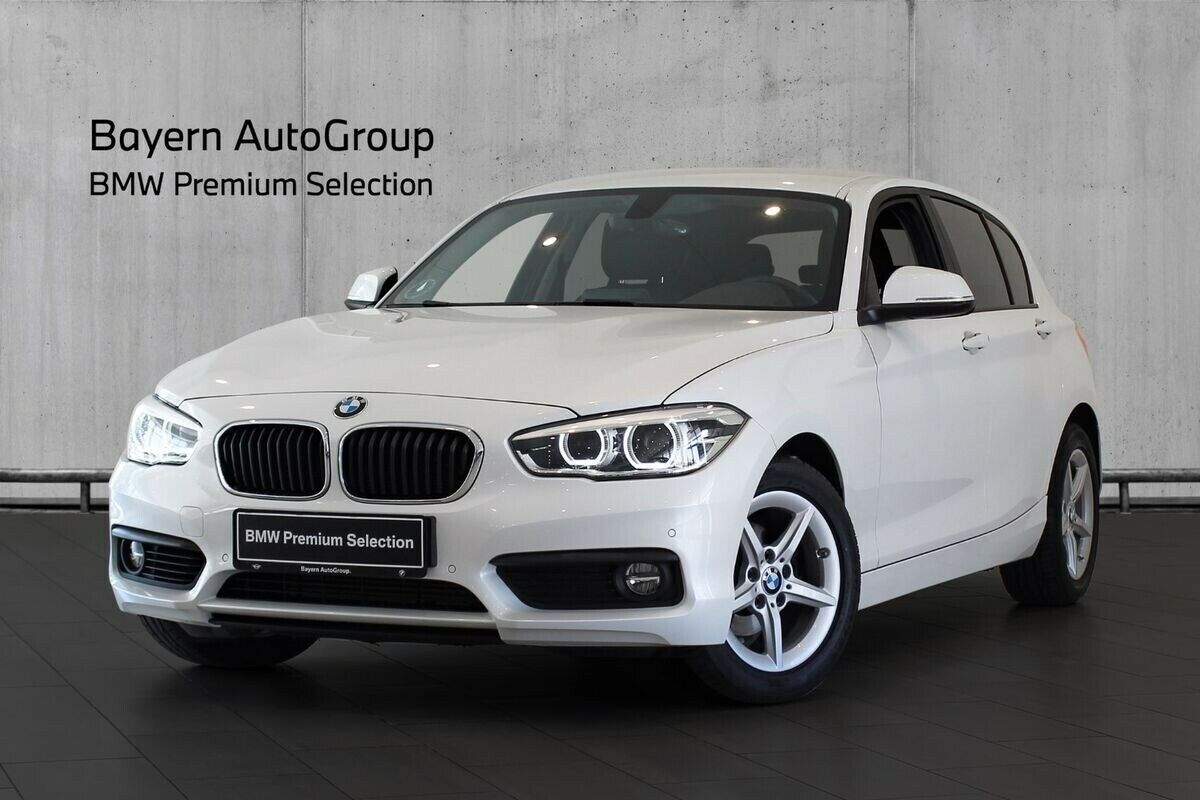 Grå BMW 116i fra 2016