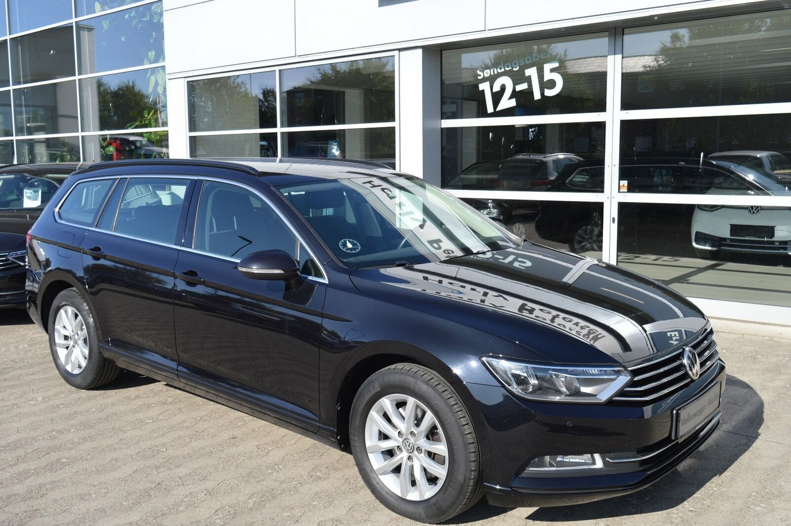 Grå VW Passat fra 2016