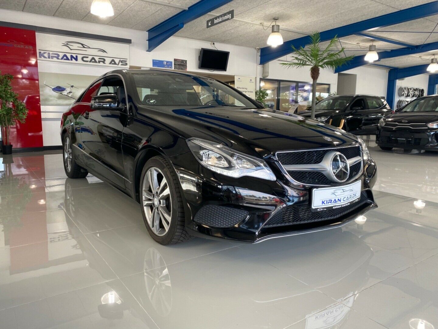 Grå Mercedes E200 fra 2016