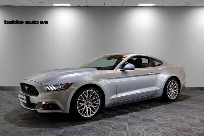 Grå Ford Mustang fra 2017