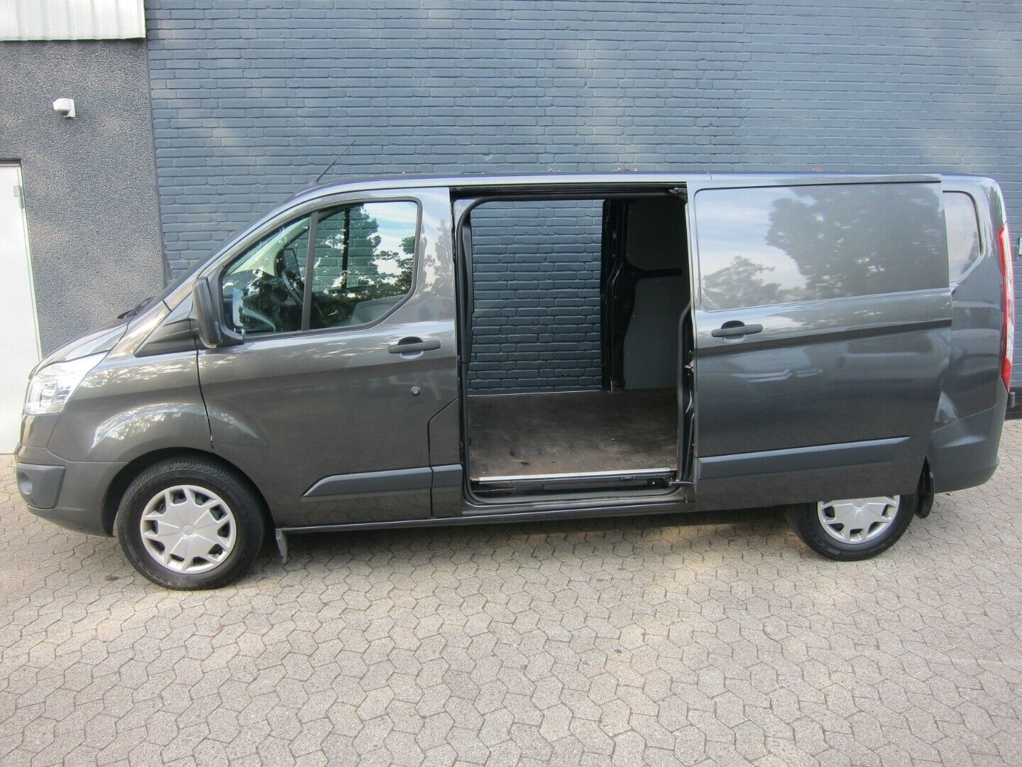 Grå Ford Transit Custom 290L fra 2017