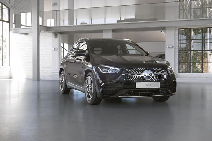 Grå Mercedes GLA200 d fra 2020
