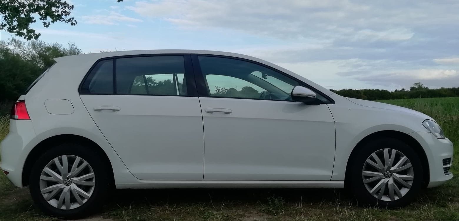 Hvid VW Golf VII fra 2013