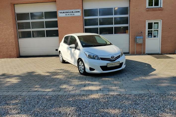 Hvid Toyota Yaris fra 2014