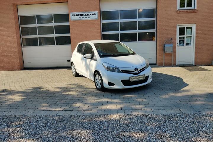 Hvid Toyota Yaris fra 2014