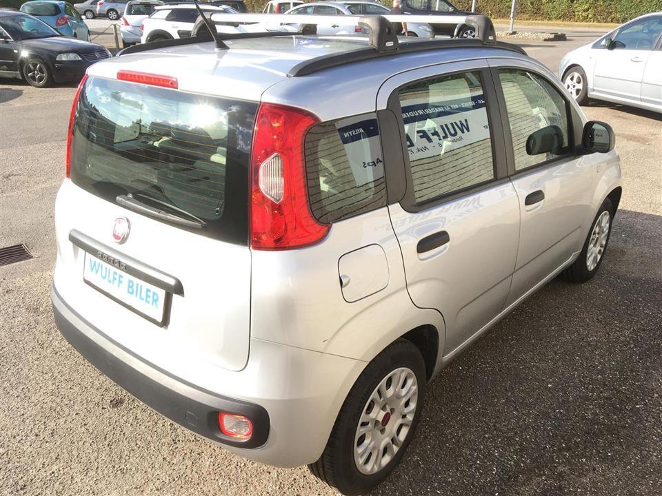 Grå Fiat Panda fra 2013
