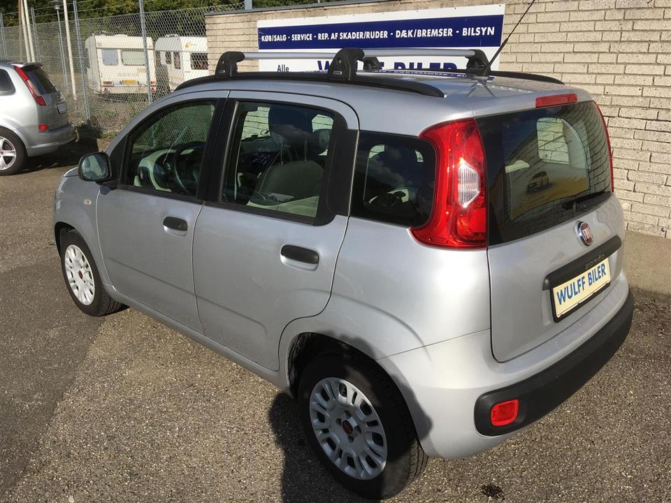 Grå Fiat Panda fra 2013