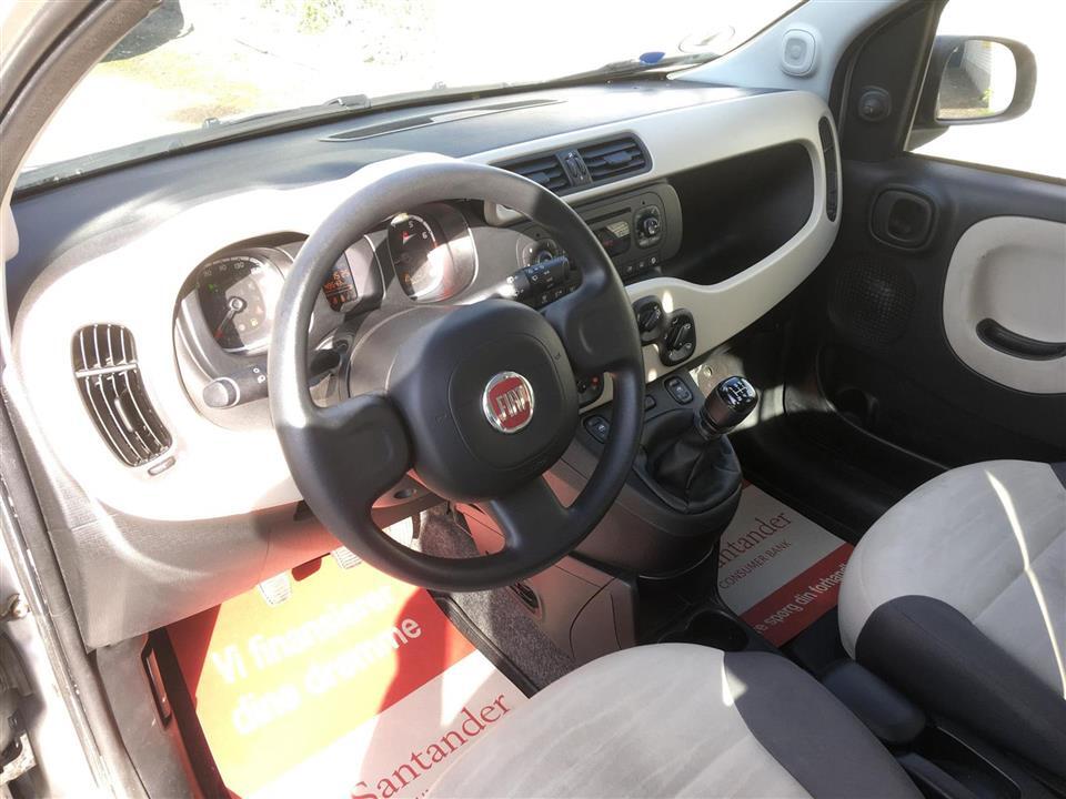 Grå Fiat Panda fra 2013