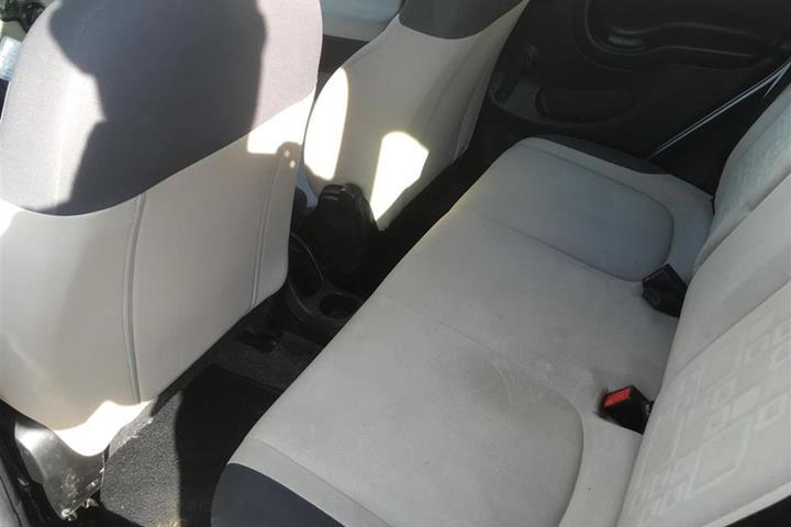 Grå Fiat Panda fra 2013