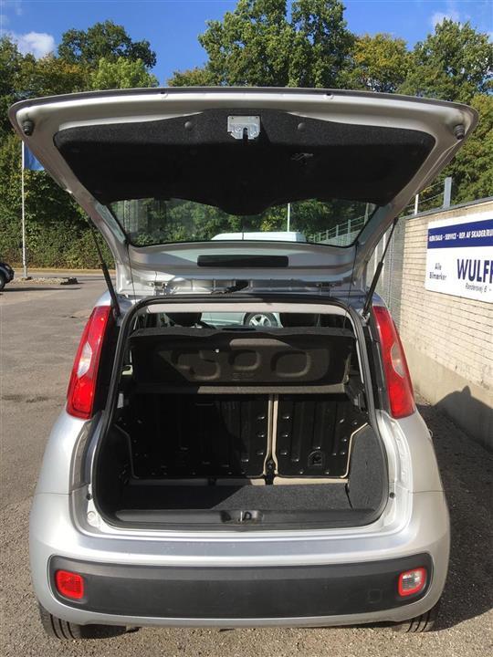 Grå Fiat Panda fra 2013