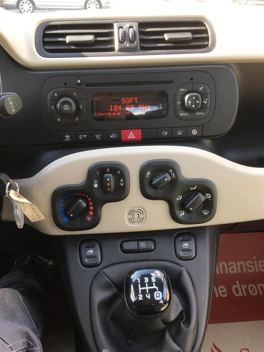 Grå Fiat Panda fra 2013