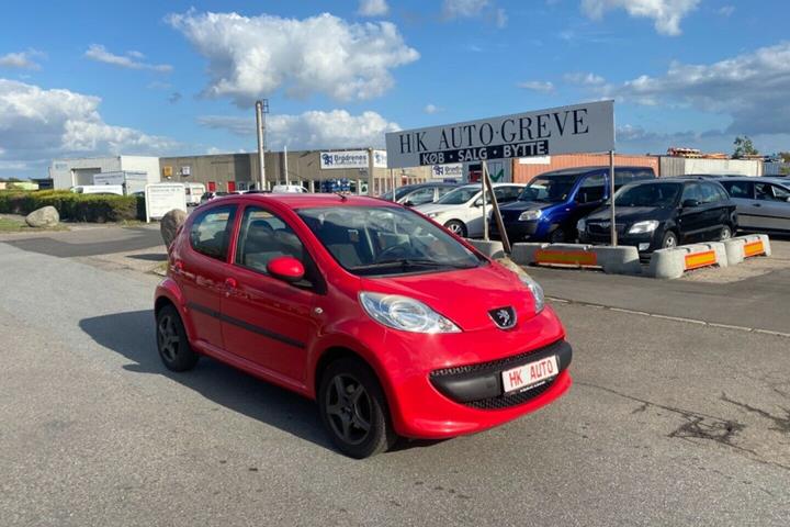 Grå Peugeot 107 fra 2007