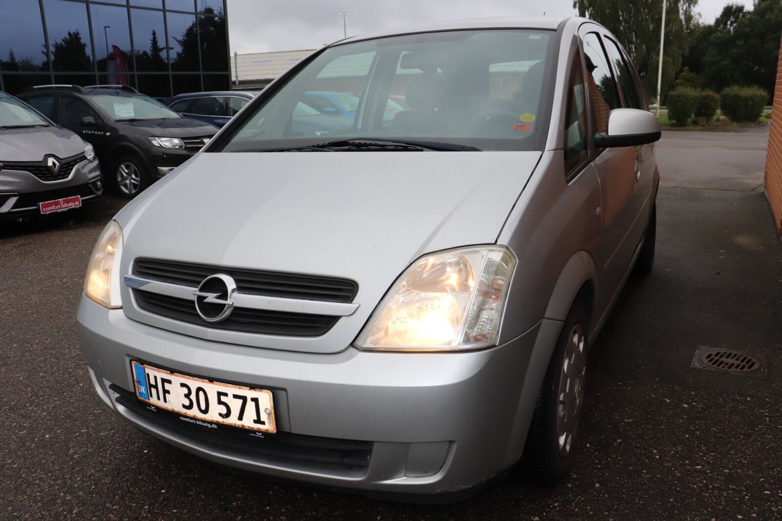 Grå Opel Meriva fra 2006
