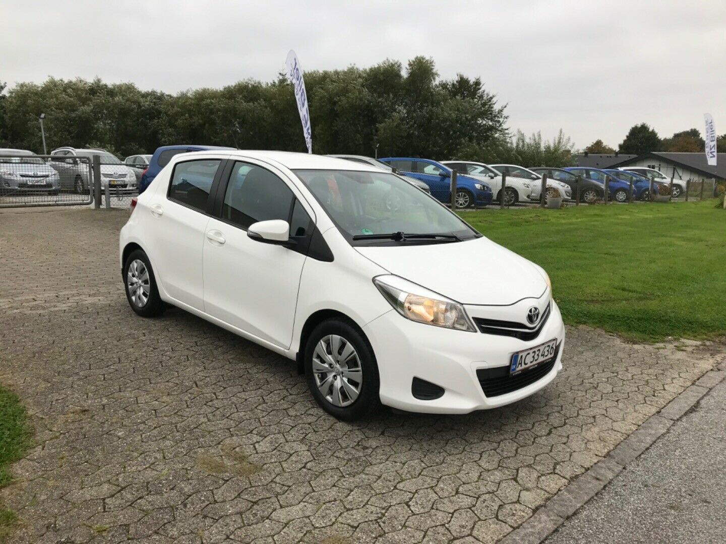 Hvid Toyota Yaris fra 2011