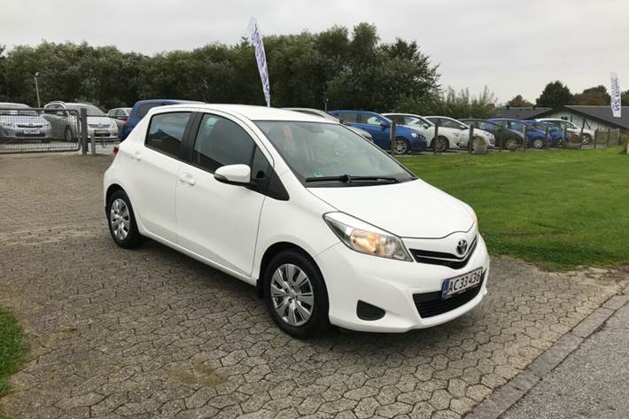Hvid Toyota Yaris fra 2011