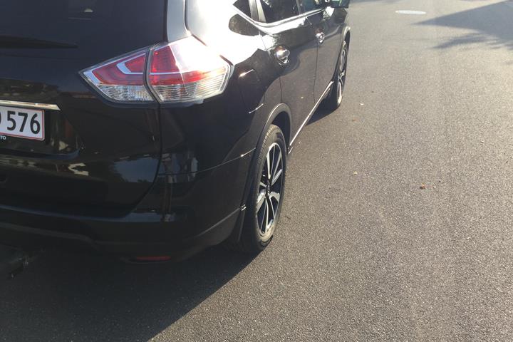 Sort Nissan X-Trail fra 2016