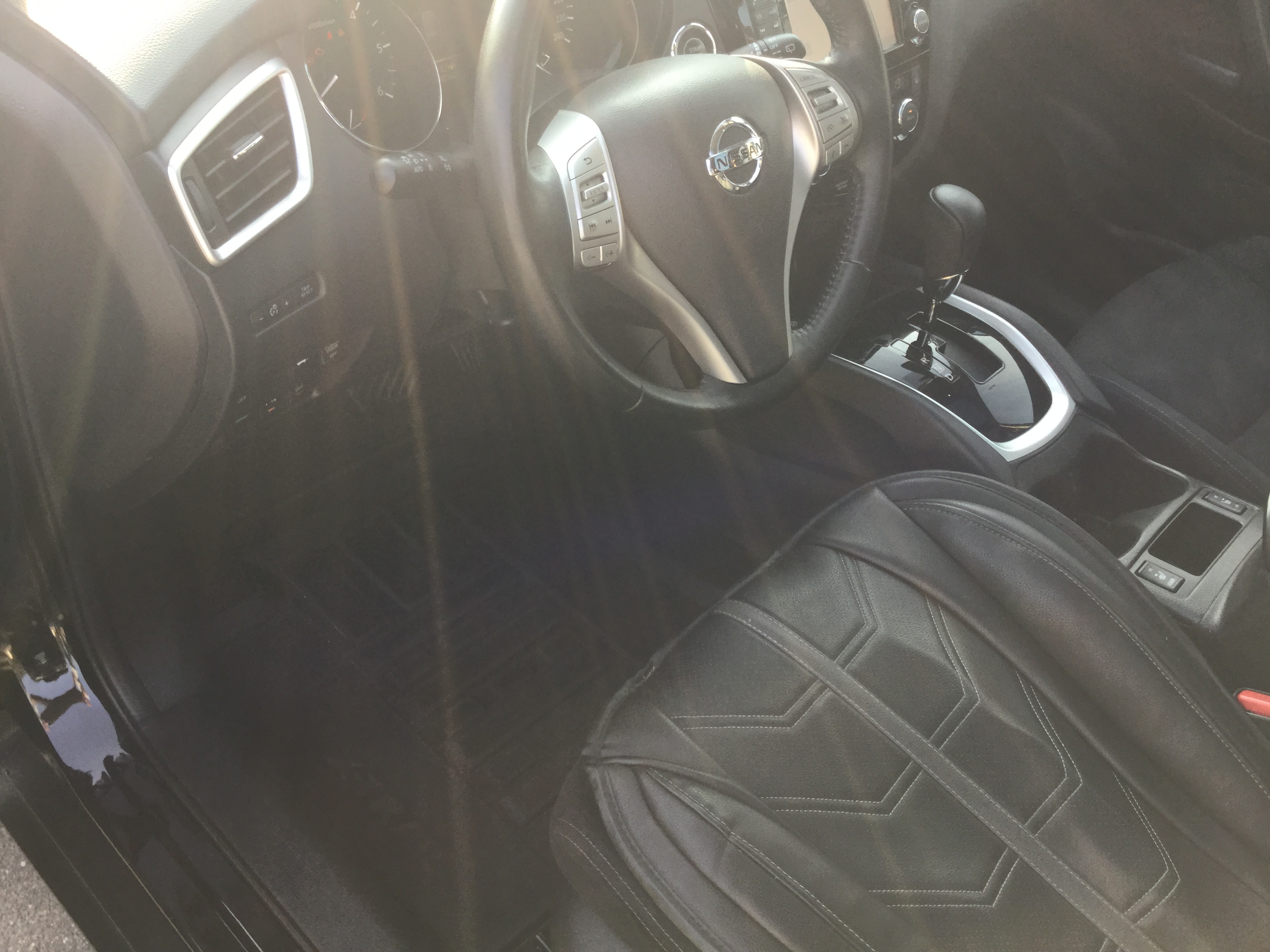 Sort Nissan X-Trail fra 2016