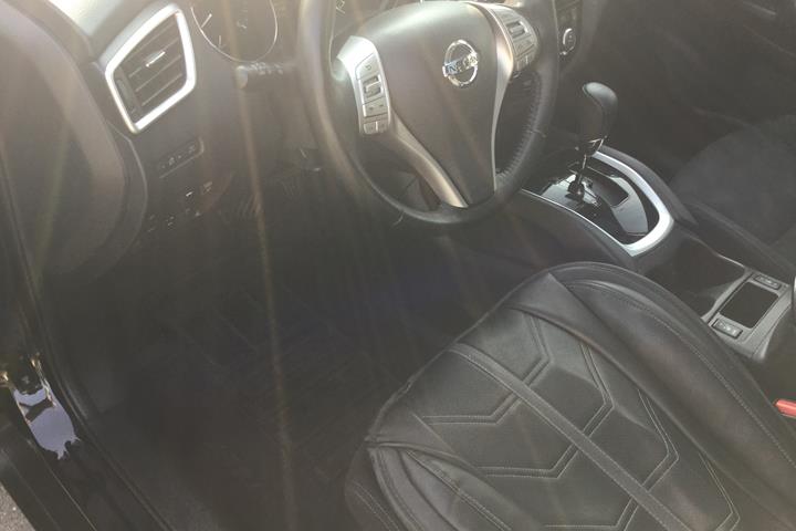 Sort Nissan X-Trail fra 2016
