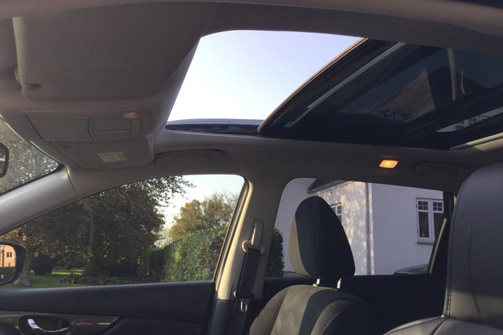 Sort Nissan X-Trail fra 2016