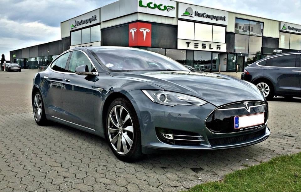 Grå Tesla Model S fra 2013