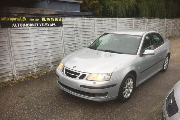 Grå Saab 9-3 fra 2006