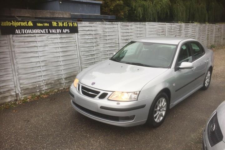 Grå Saab 9-3 fra 2006