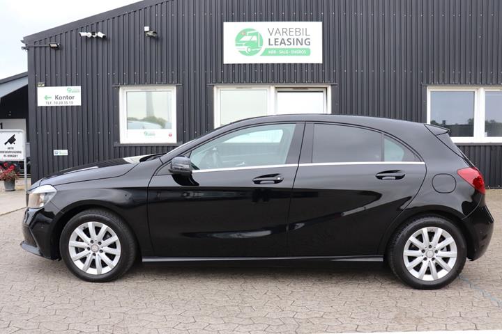 Grå Mercedes A180 d fra 2016