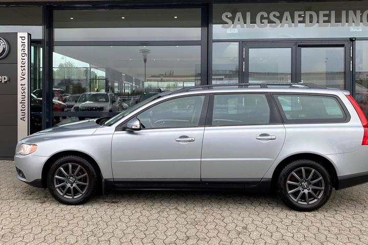 Grå Volvo V70 fra 2009