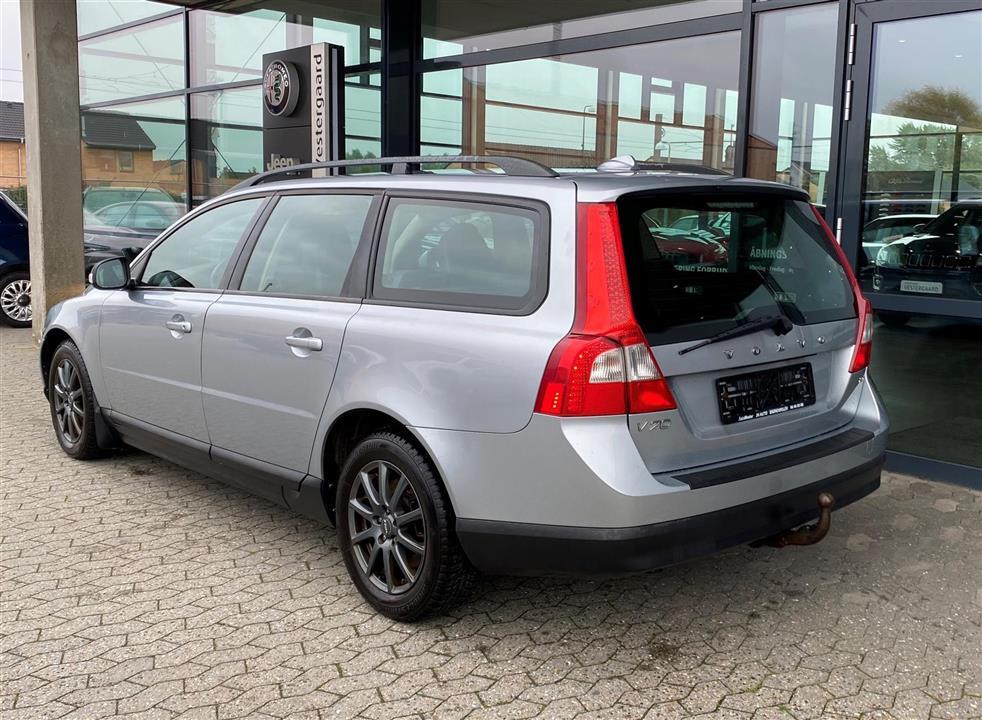 Grå Volvo V70 fra 2009