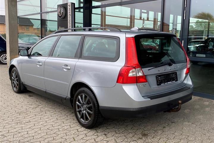 Grå Volvo V70 fra 2009