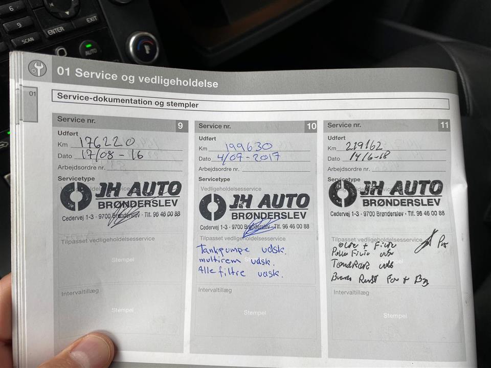 Grå Volvo V70 fra 2009