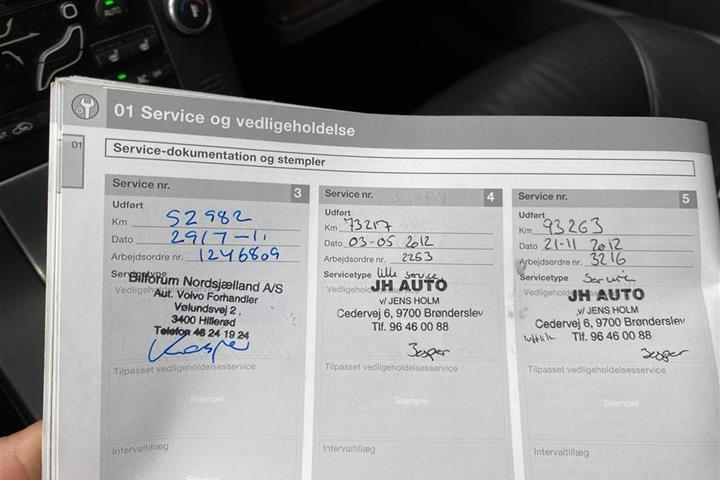 Grå Volvo V70 fra 2009