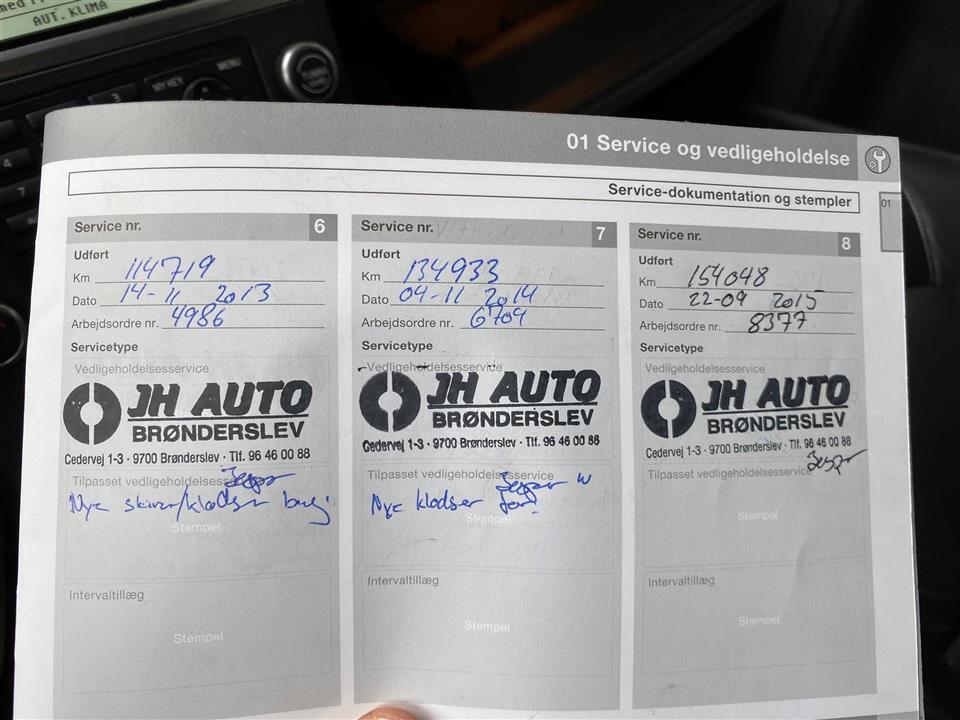 Grå Volvo V70 fra 2009