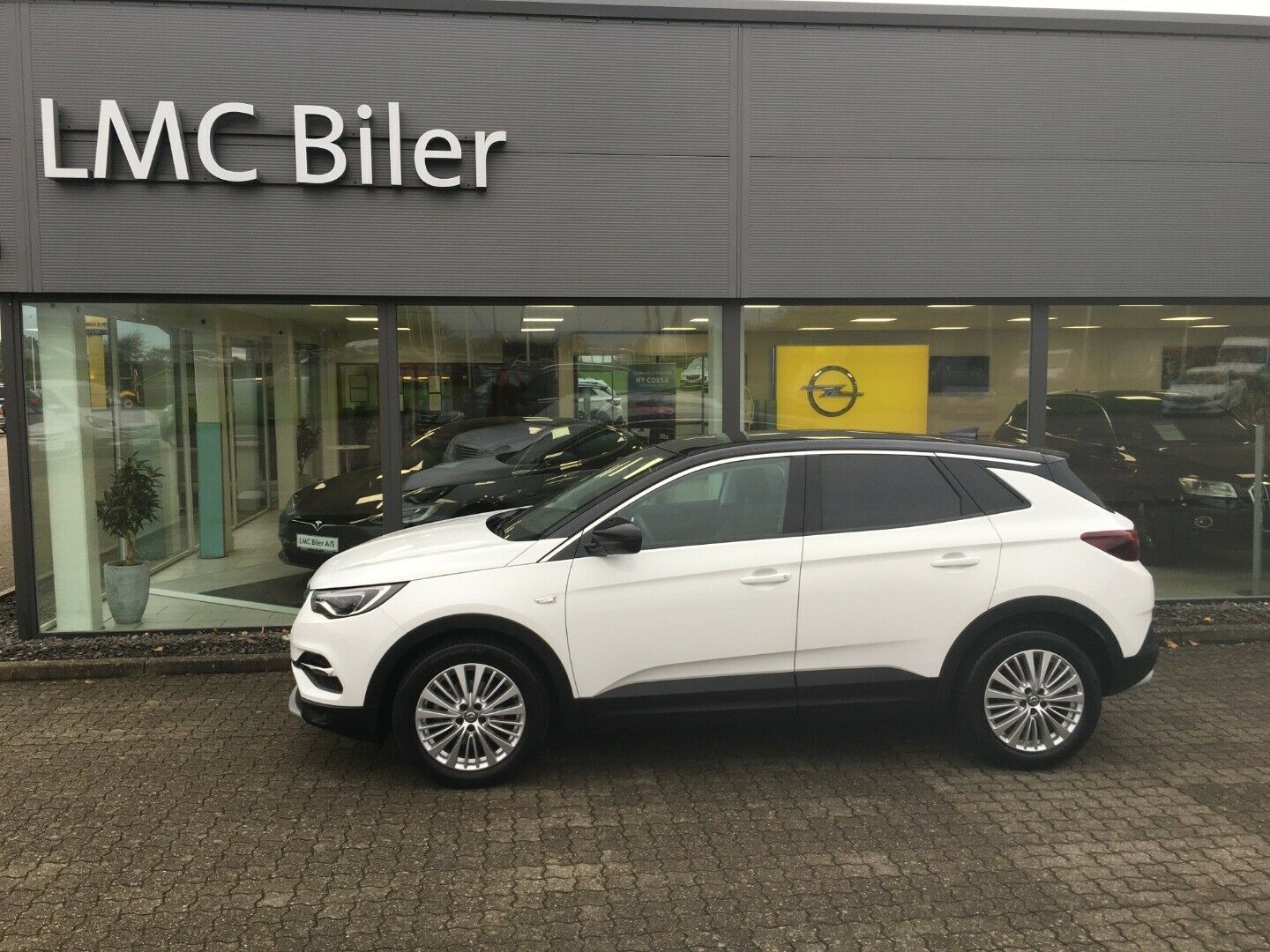 Hvid Opel Grandland X fra 2019