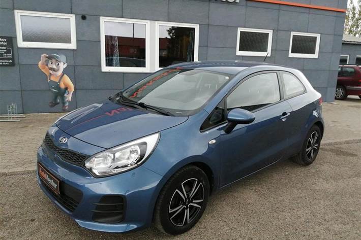 Blå Kia Rio fra 2015