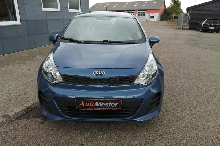Blå Kia Rio fra 2015