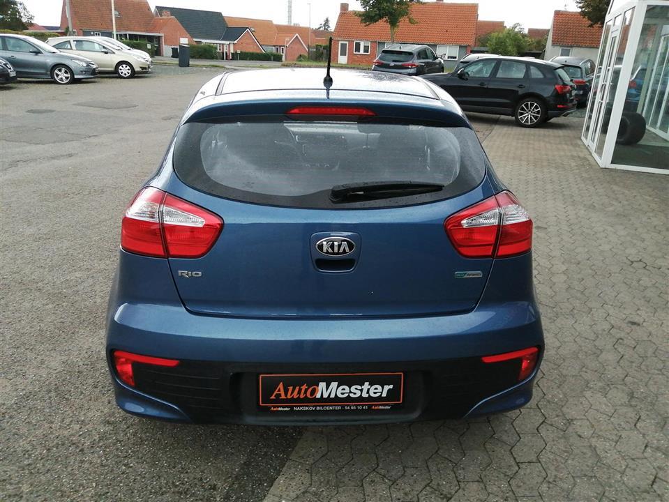 Blå Kia Rio fra 2015