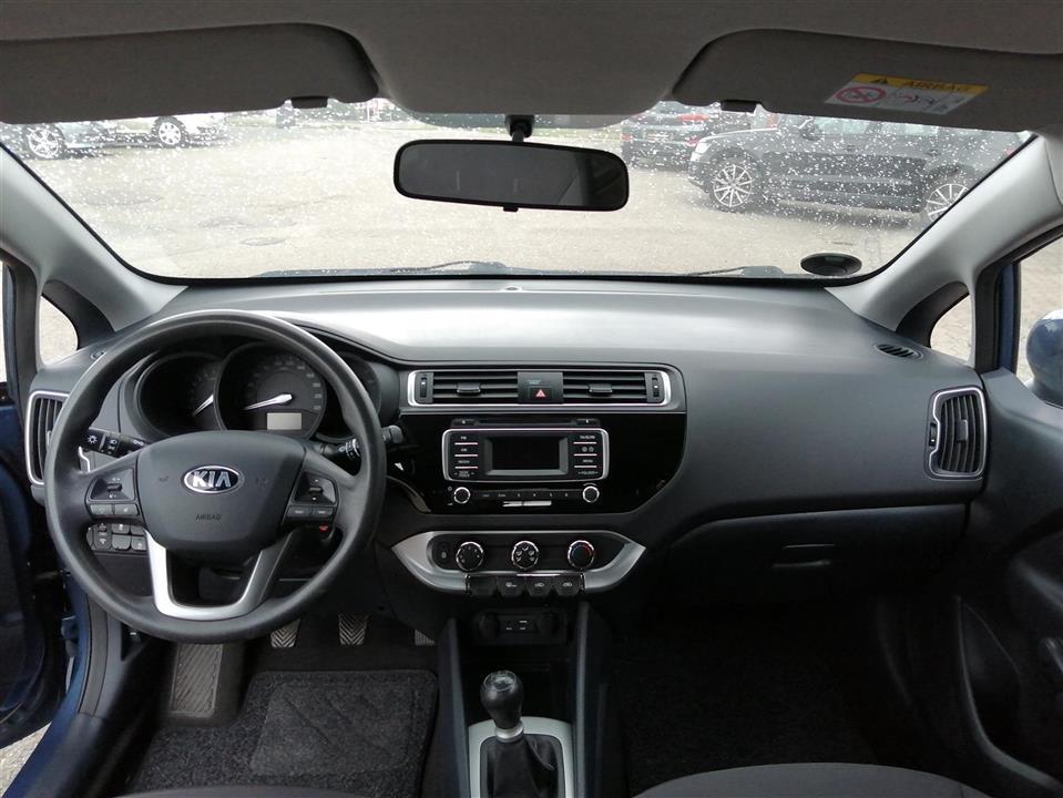 Blå Kia Rio fra 2015