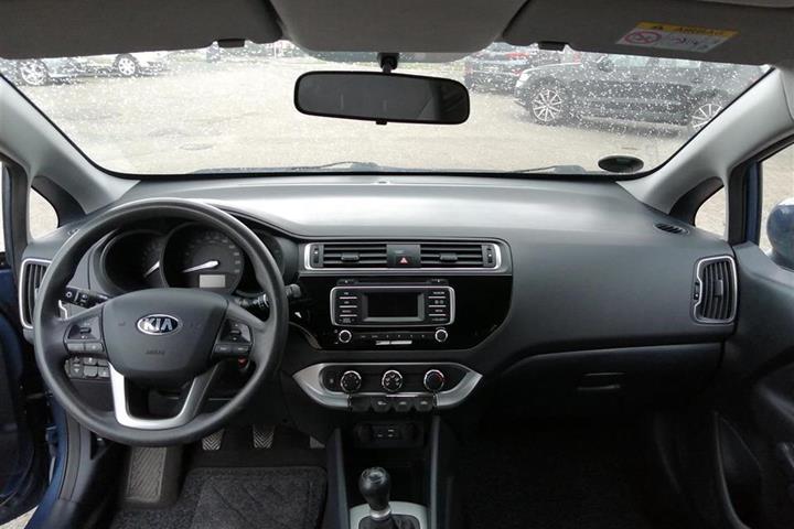 Blå Kia Rio fra 2015