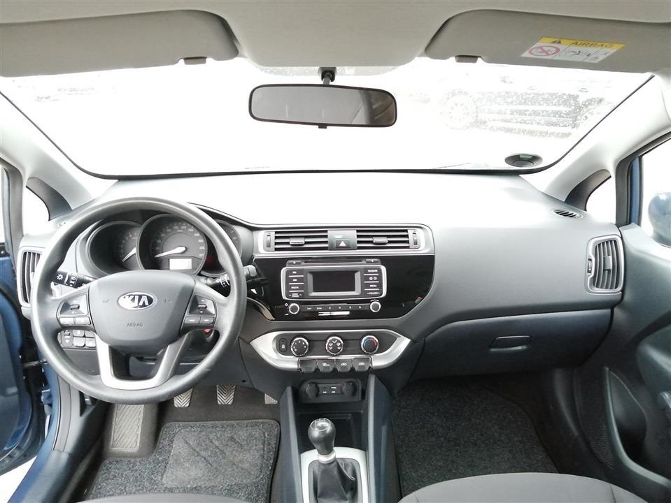 Blå Kia Rio fra 2015