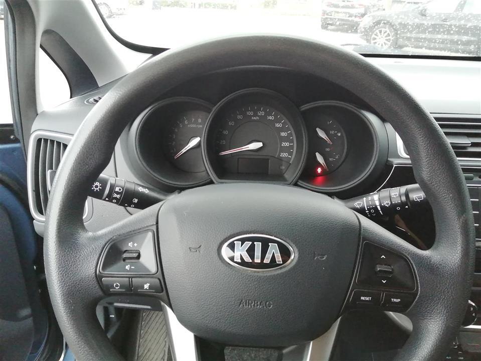Blå Kia Rio fra 2015