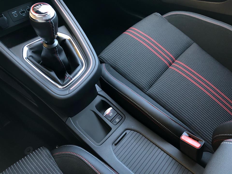 Blå Renault Clio fra 2020