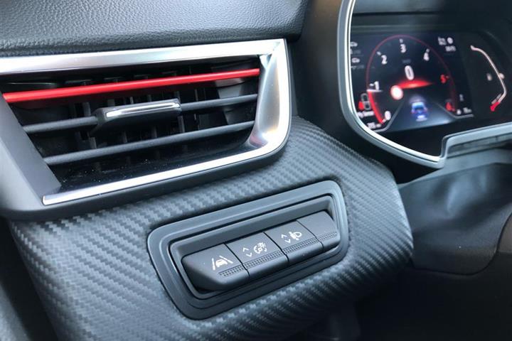 Blå Renault Clio fra 2020
