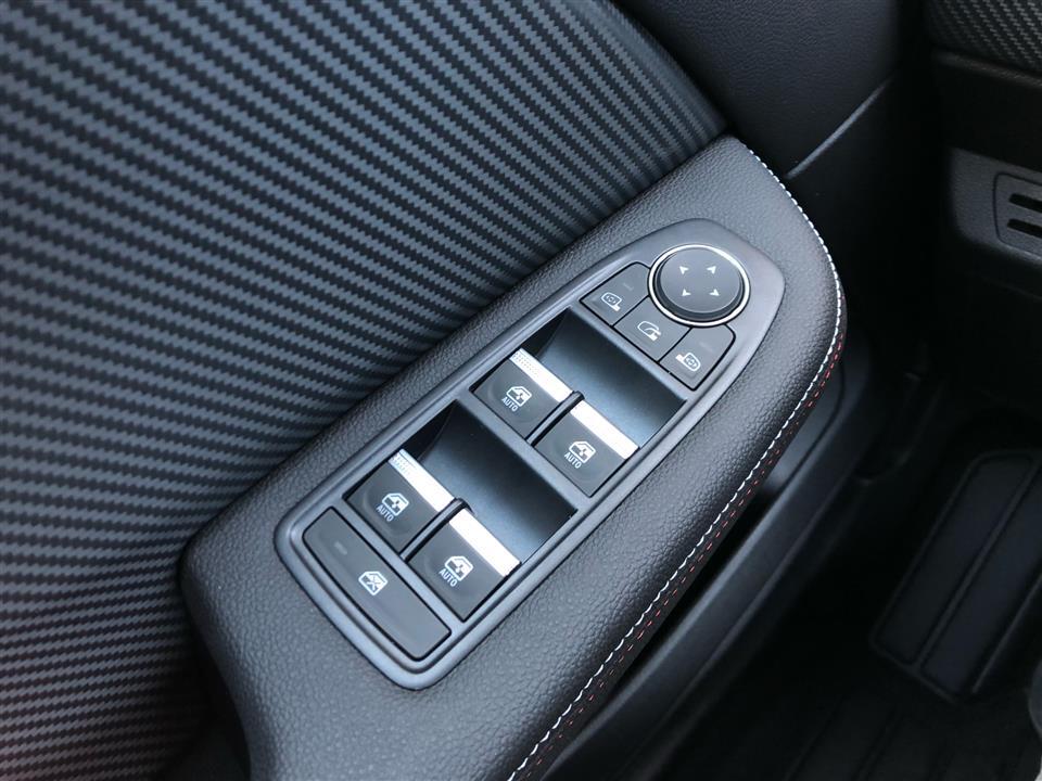 Blå Renault Clio fra 2020