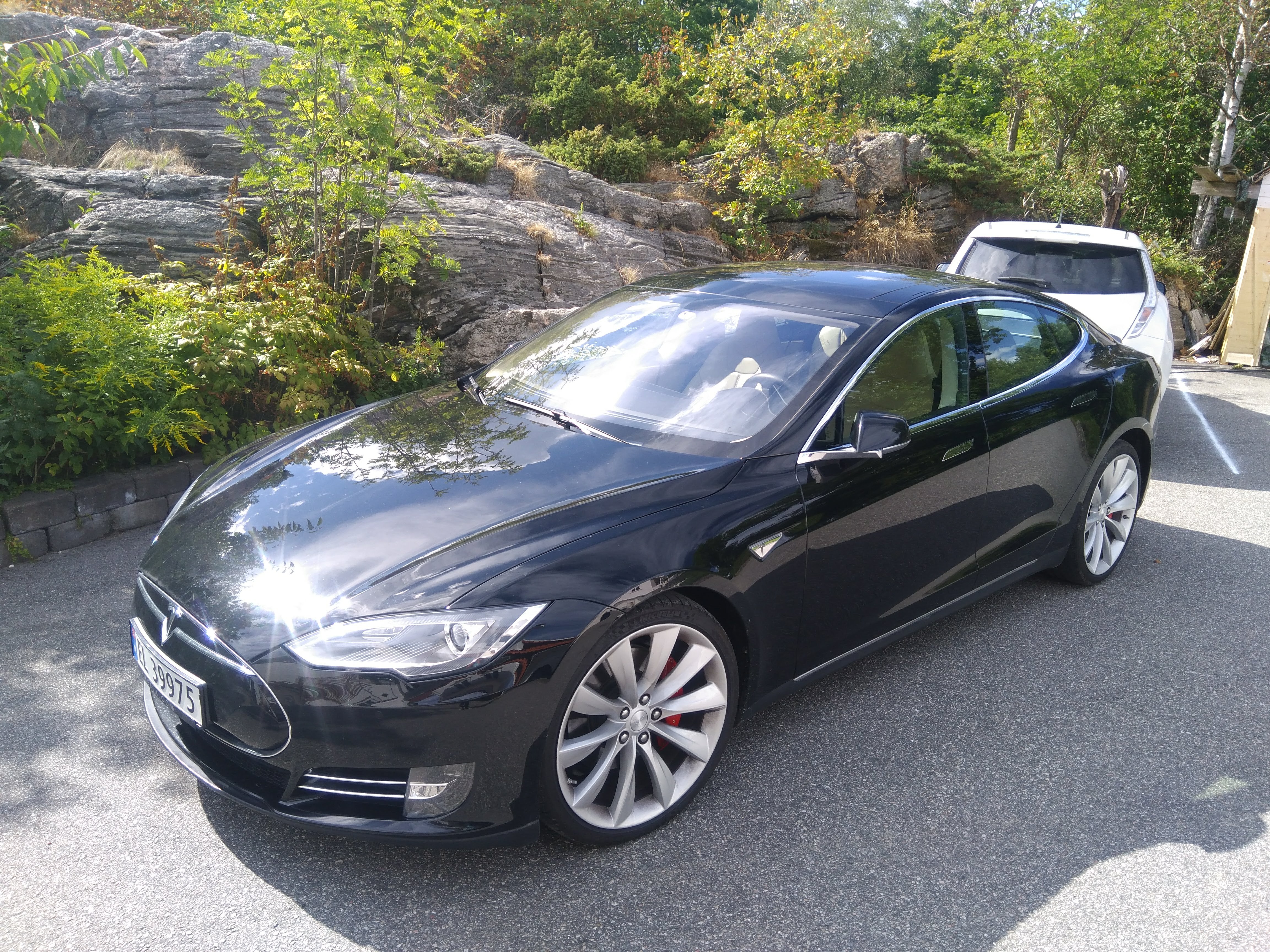 Sort Tesla Model S fra 2014