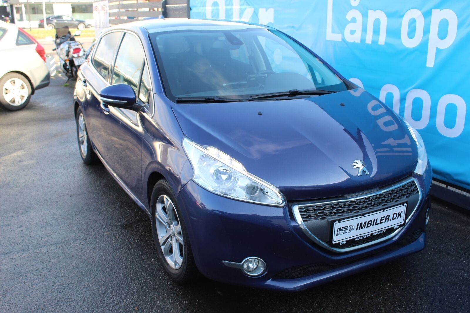 Blå Peugeot 208 fra 2012