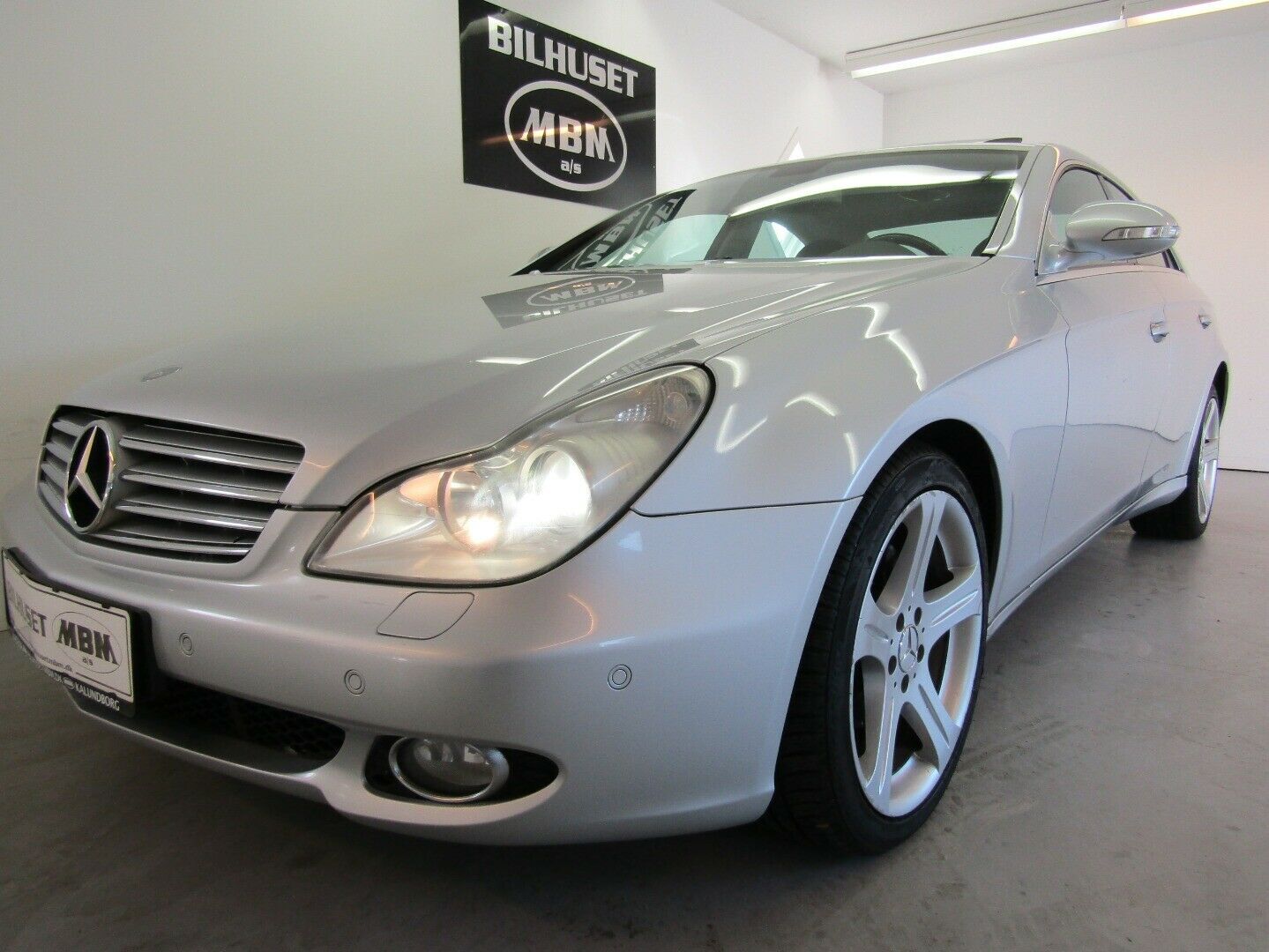 Grå Mercedes CLS350 fra 2004