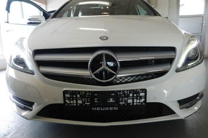 Hvid Mercedes B250 fra 2013