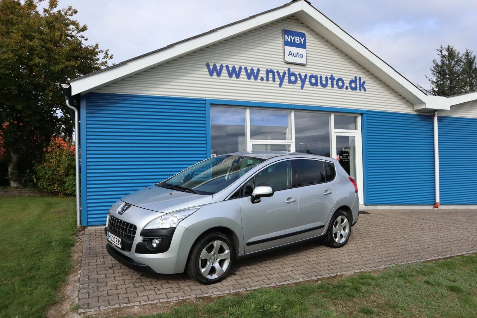 Grå Peugeot 3008 fra 2011