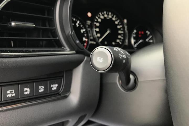 Blå Mazda CX-30 fra 2019